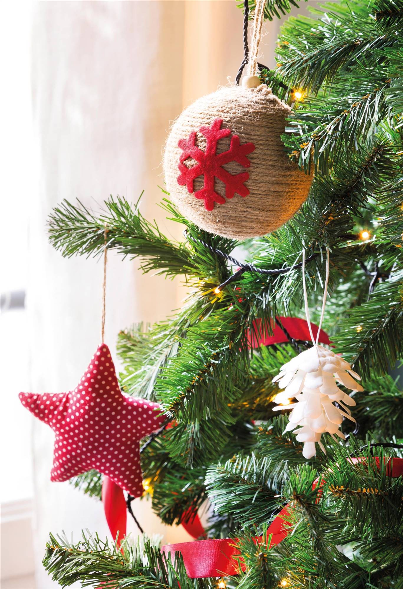 como-decorar-un-arbol-pequeno-de-navidad-consejos-y-trucos